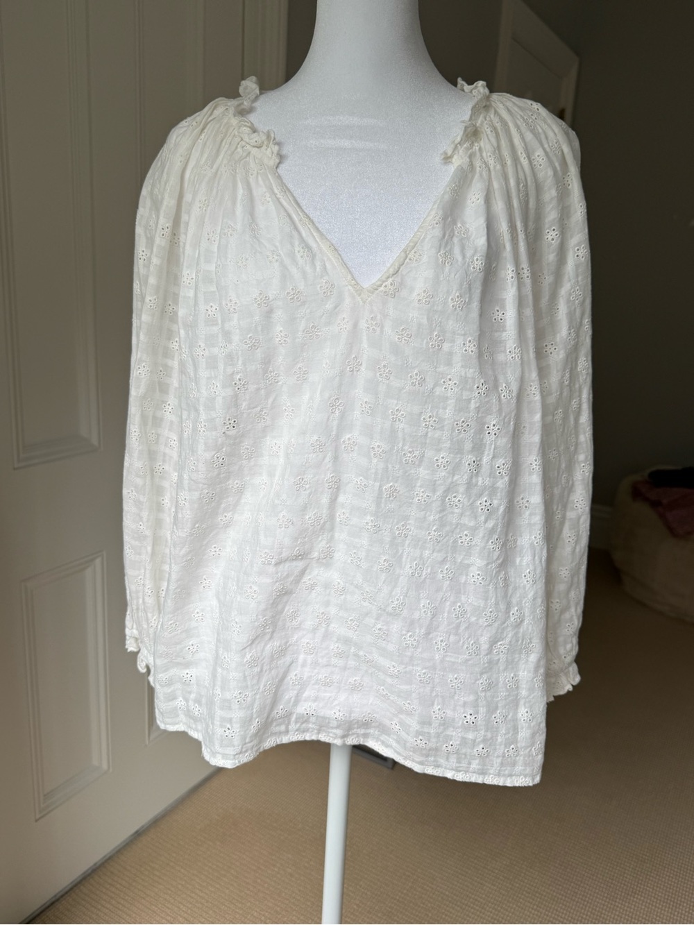 Velvet by Graham & Spencer Cream Embroidered Eyelet Peasant Blouse